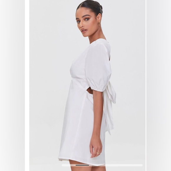 Forever 21 Woman’s Cutout Puff Sleeve Mini Dress in White Size S NWT - Picture 3 of 6